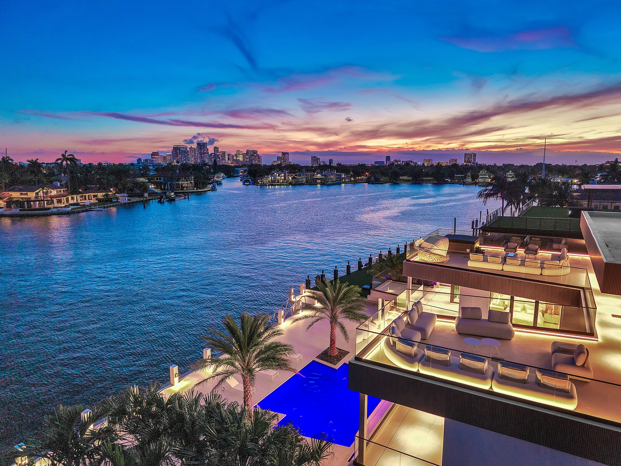 725 Middle River Dr