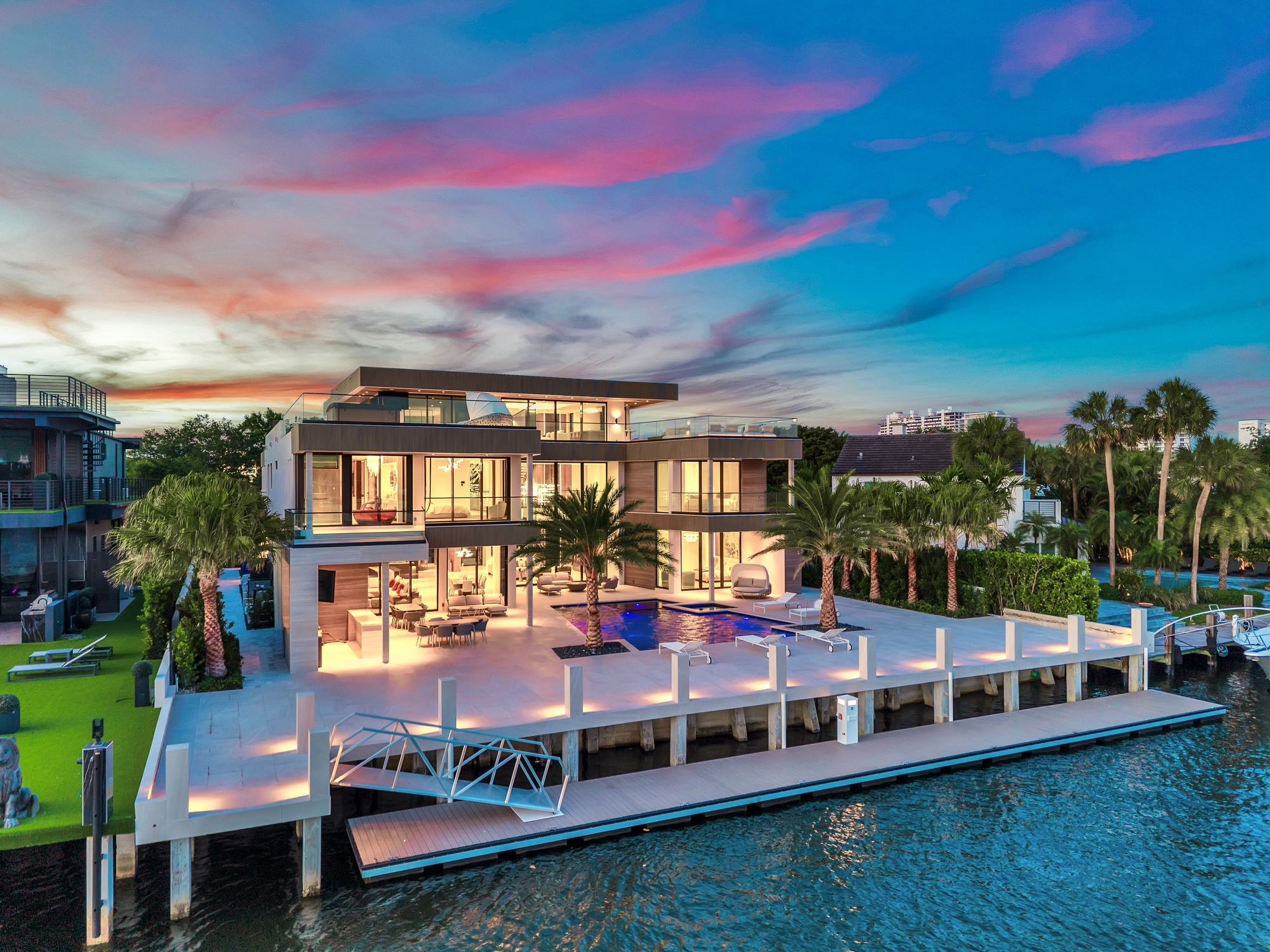 725 Middle River Dr
