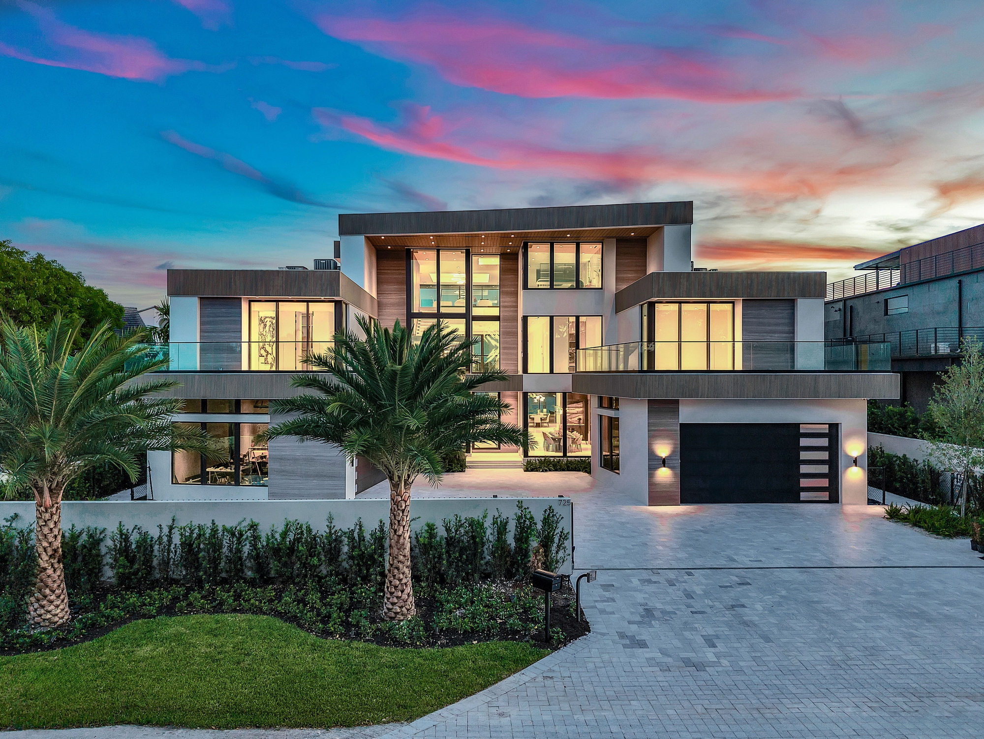 725 Middle River Dr