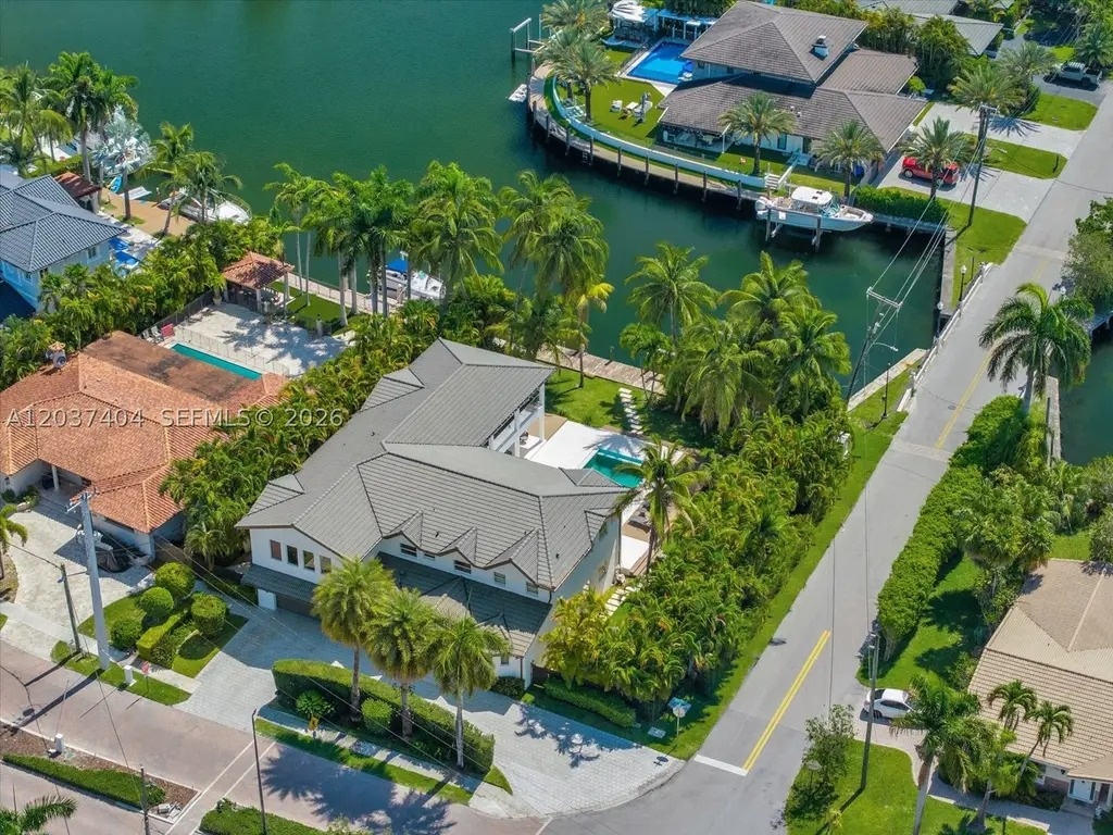 431  Layne Boulevard, Hallandale Beach, FL  33009
