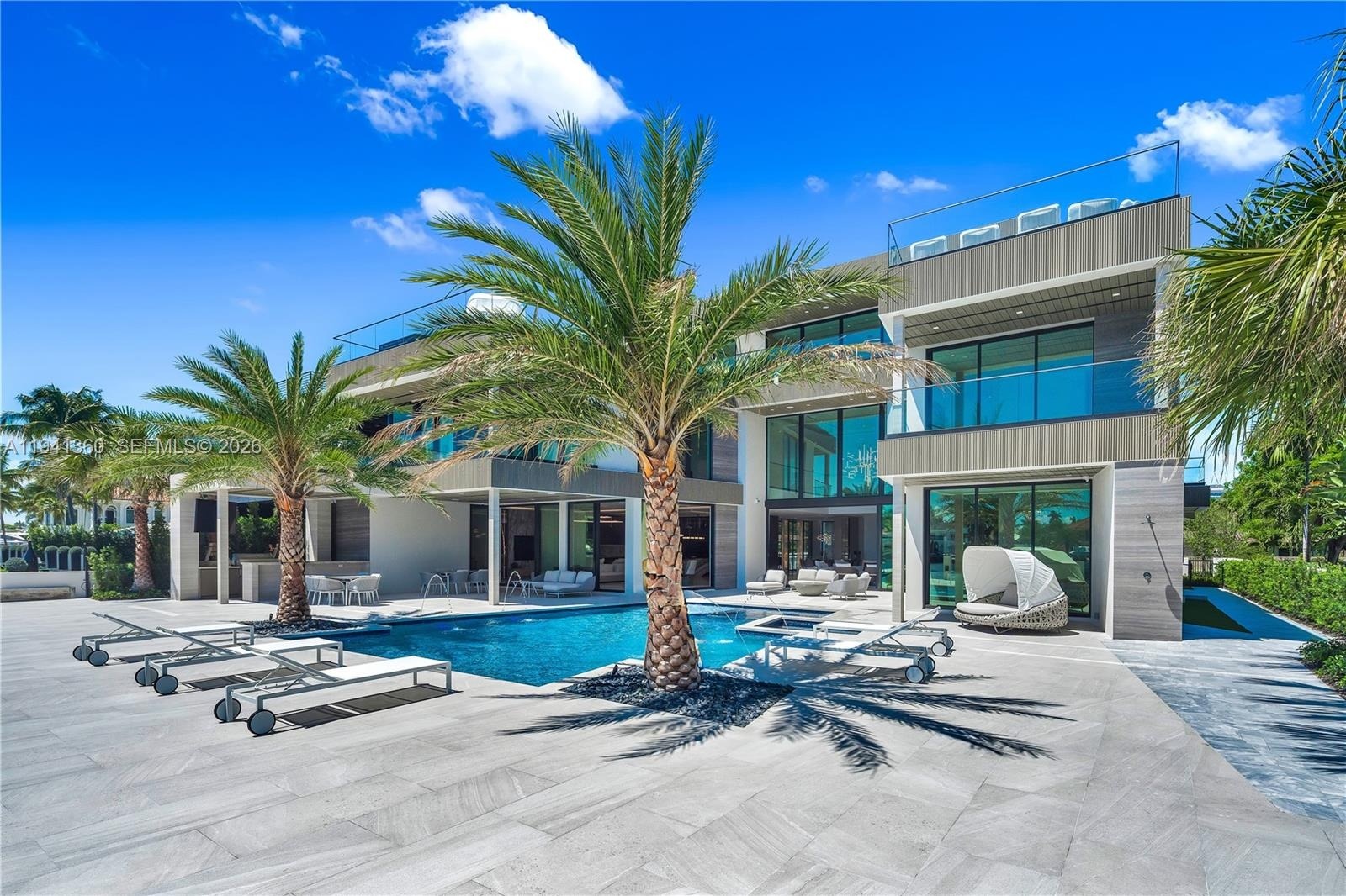 725 Middle River Dr