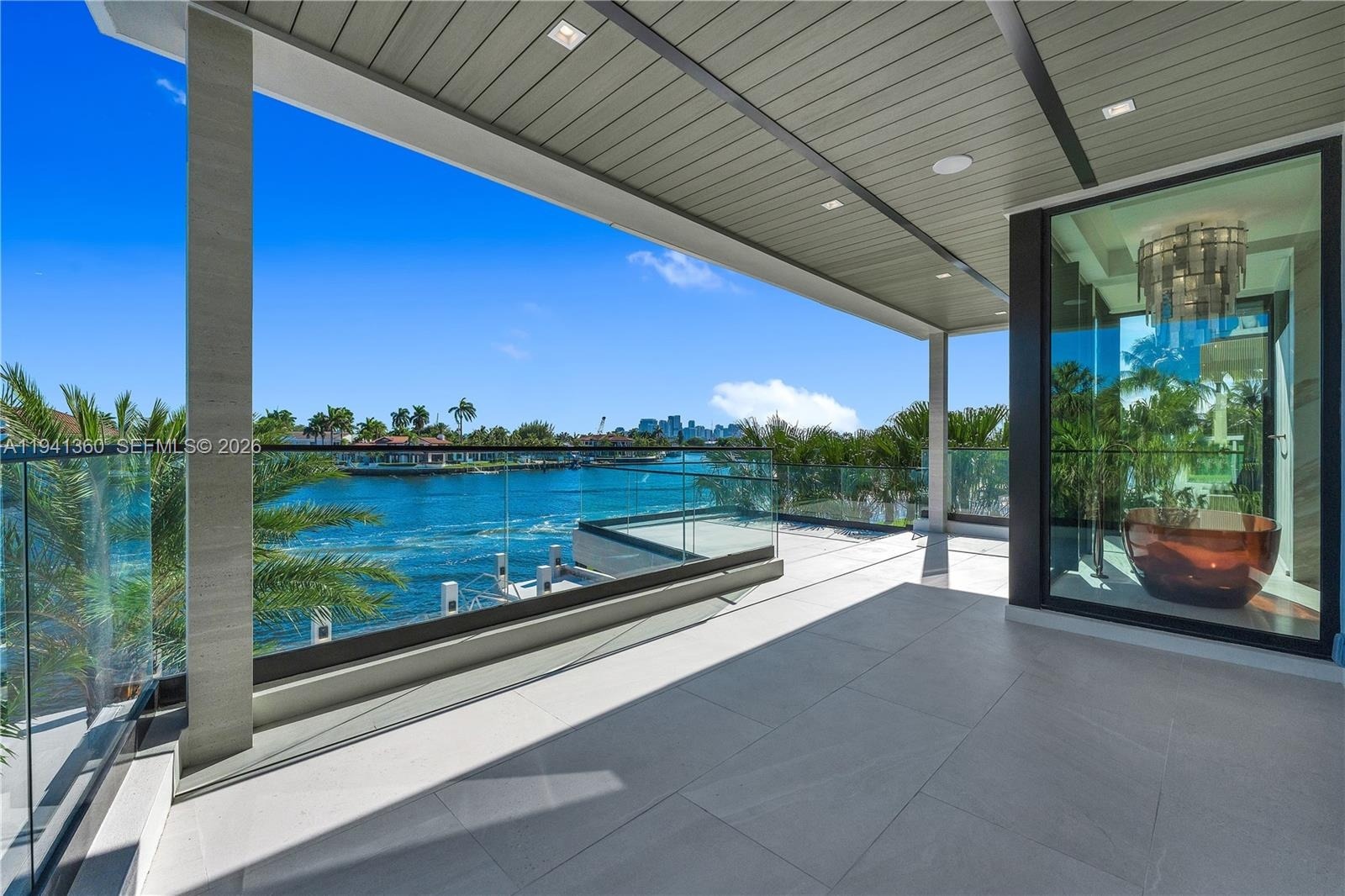 725 Middle River Dr