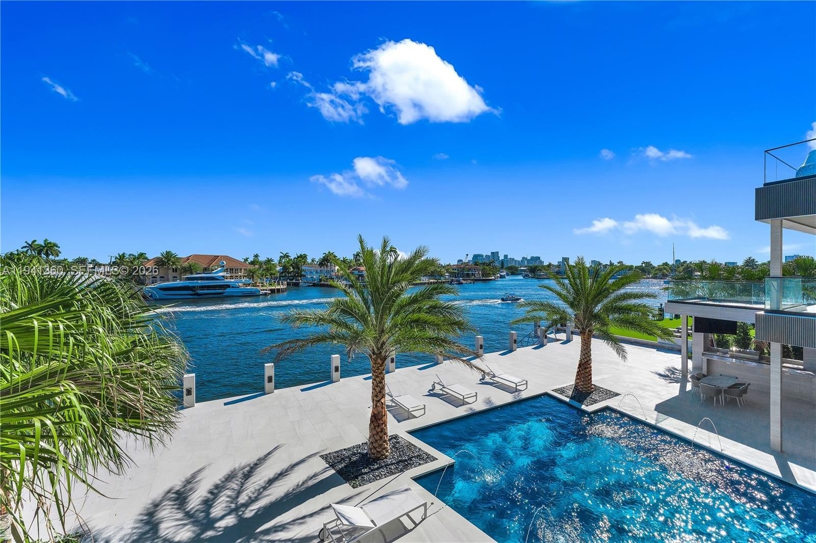 725 Middle River Dr